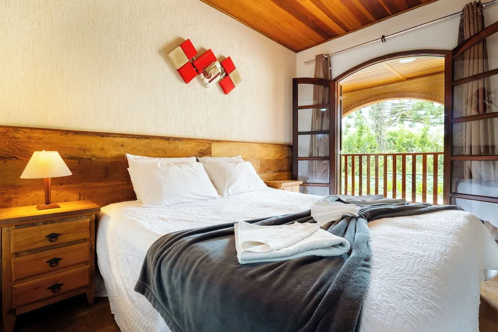 Quarto em VELINN Pousada Vila Floratta (Campos do Jordão)
