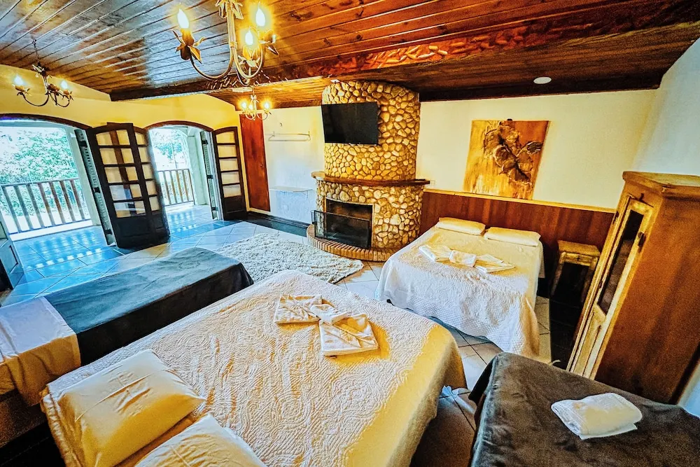 Quarto em VELINN Pousada Vila Floratta (Campos do Jordão)