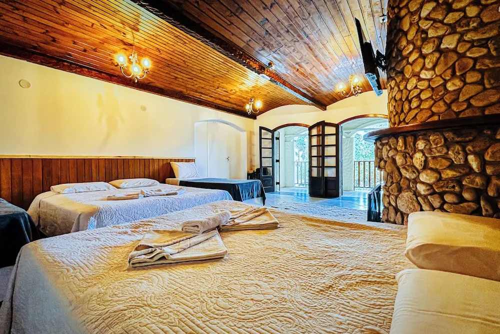 Quarto em VELINN Pousada Vila Floratta (Campos do Jordão)