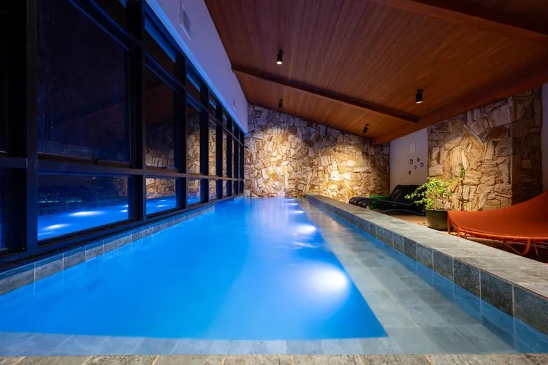 Wanderlust Experience Hotel, BW Signature Collection: piscina, em Campos do Jordão
